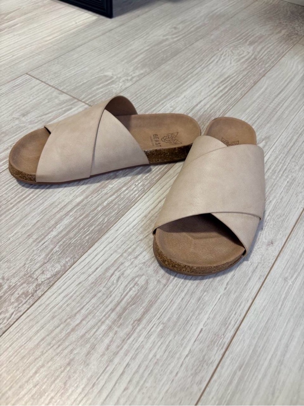 BEAST FASHION Women's Cross-Band Slide Sandals